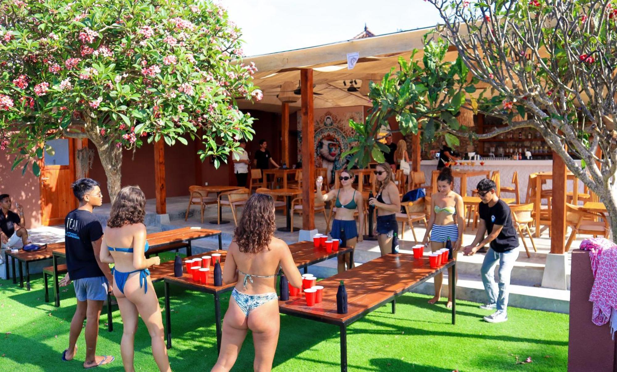 Mad Monkey Nusa Lembongan Exterior foto