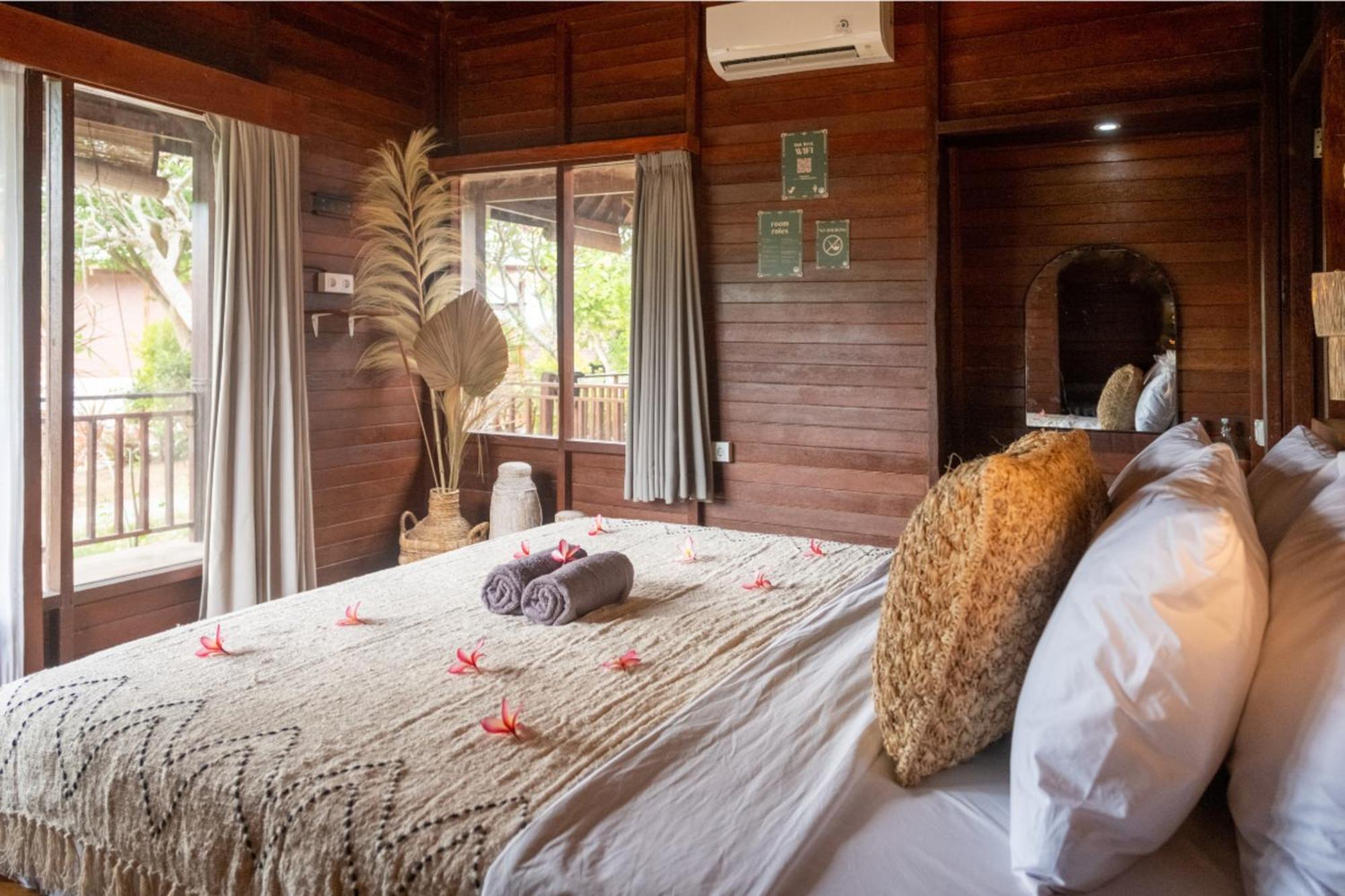 Mad Monkey Nusa Lembongan Exterior foto